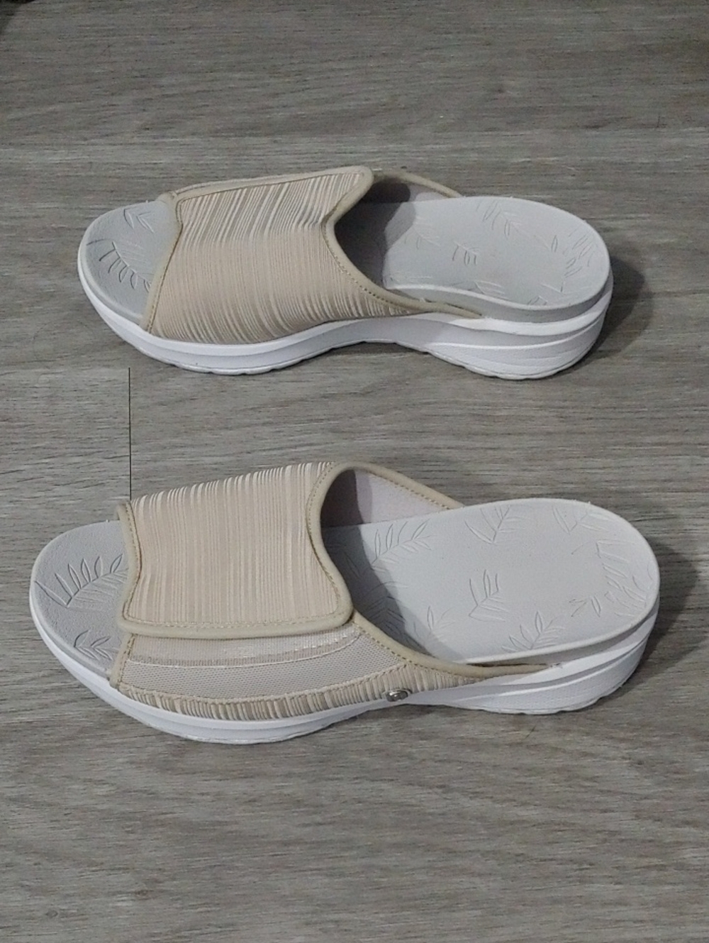 Bzees Size 8 Adjustable Sandles - Picture 3 of 4